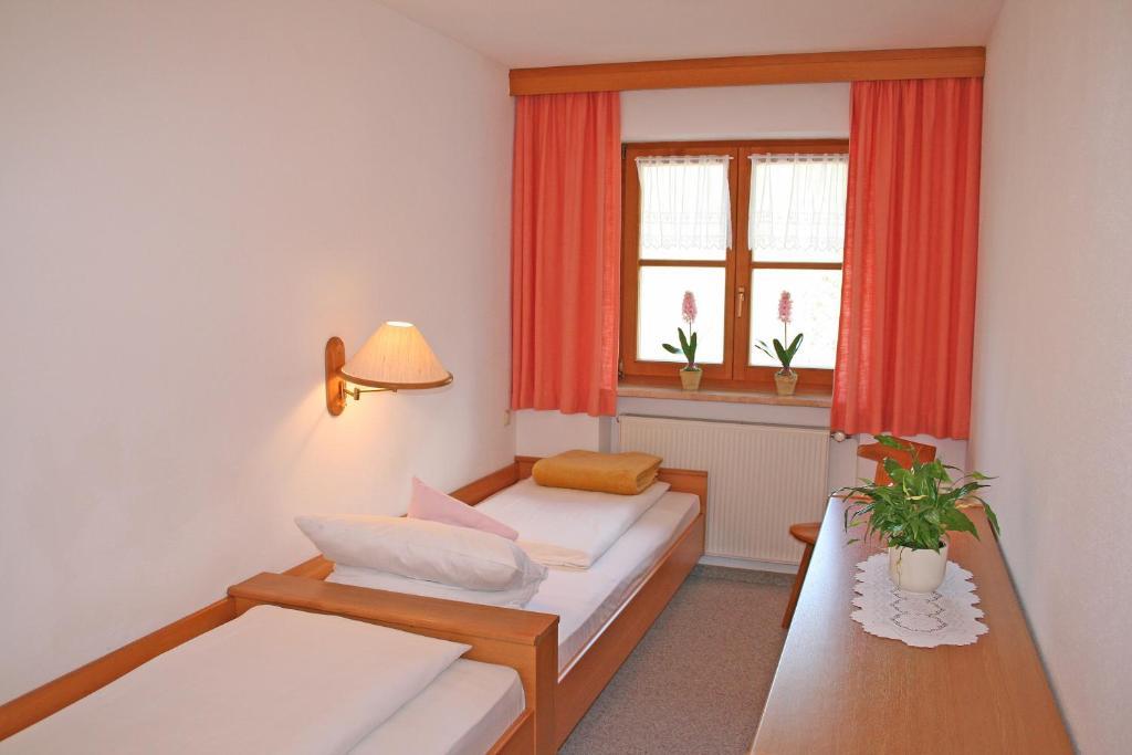 Ferienhaus Am Roemerweg Klais Szoba fotó